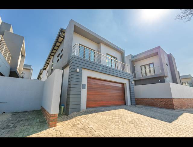 3 BEDROOM HOUSE FOR SALE IN BRYANSTON